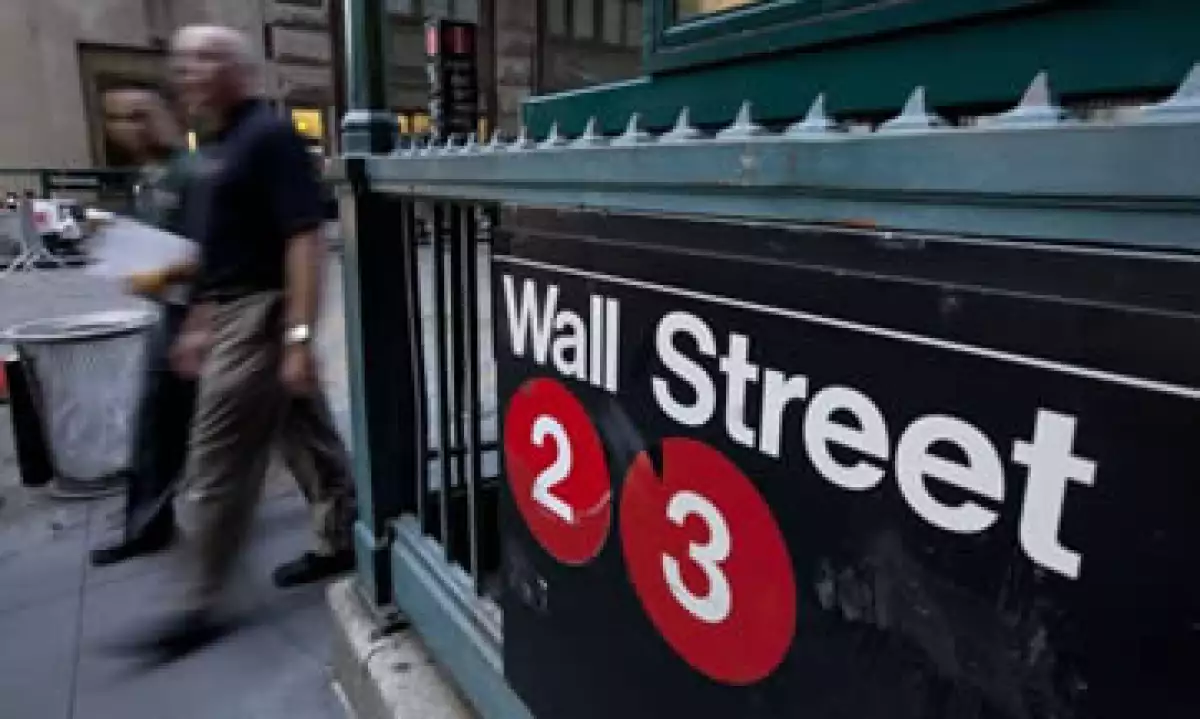 El índice amplio S&P 500 se hundió el jueves pasado hacia una zona de “corrección” al caer más de 10%. (Reuters)