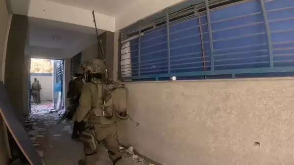 Los miembros del ejército israelí operan en un lugar dado como Gaza, en medio del conflicto en curso entre Israel y el grupo islamista palestino Hamas, en esta imagen fija obtenida de un vídeo de folleto publicado el 3 de diciembre de 2023. Yo