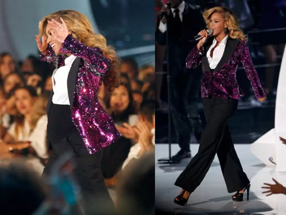 La cantante mostró que sabe bailar con tacones muy altos y embarazada.