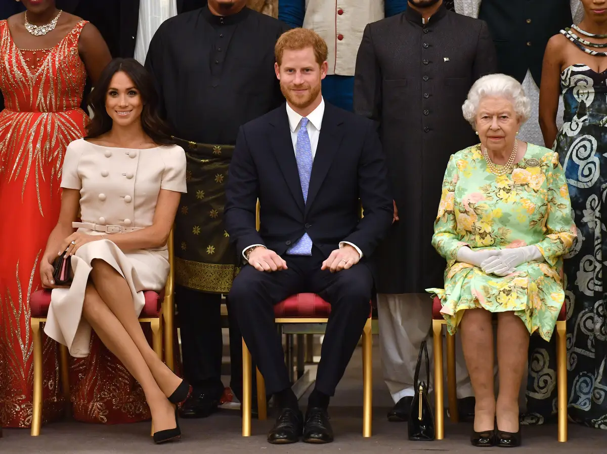 Reina Isabel II y el príncipe Harry