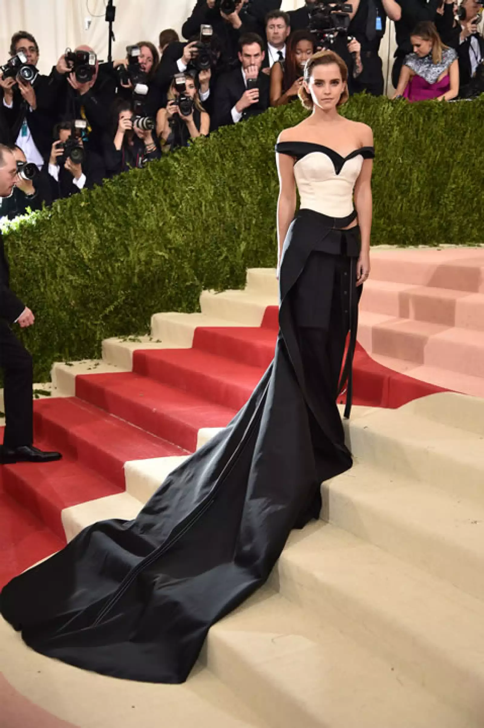 Emma Watson en Calvin Klein, hecho a partir de botellas recicladas.