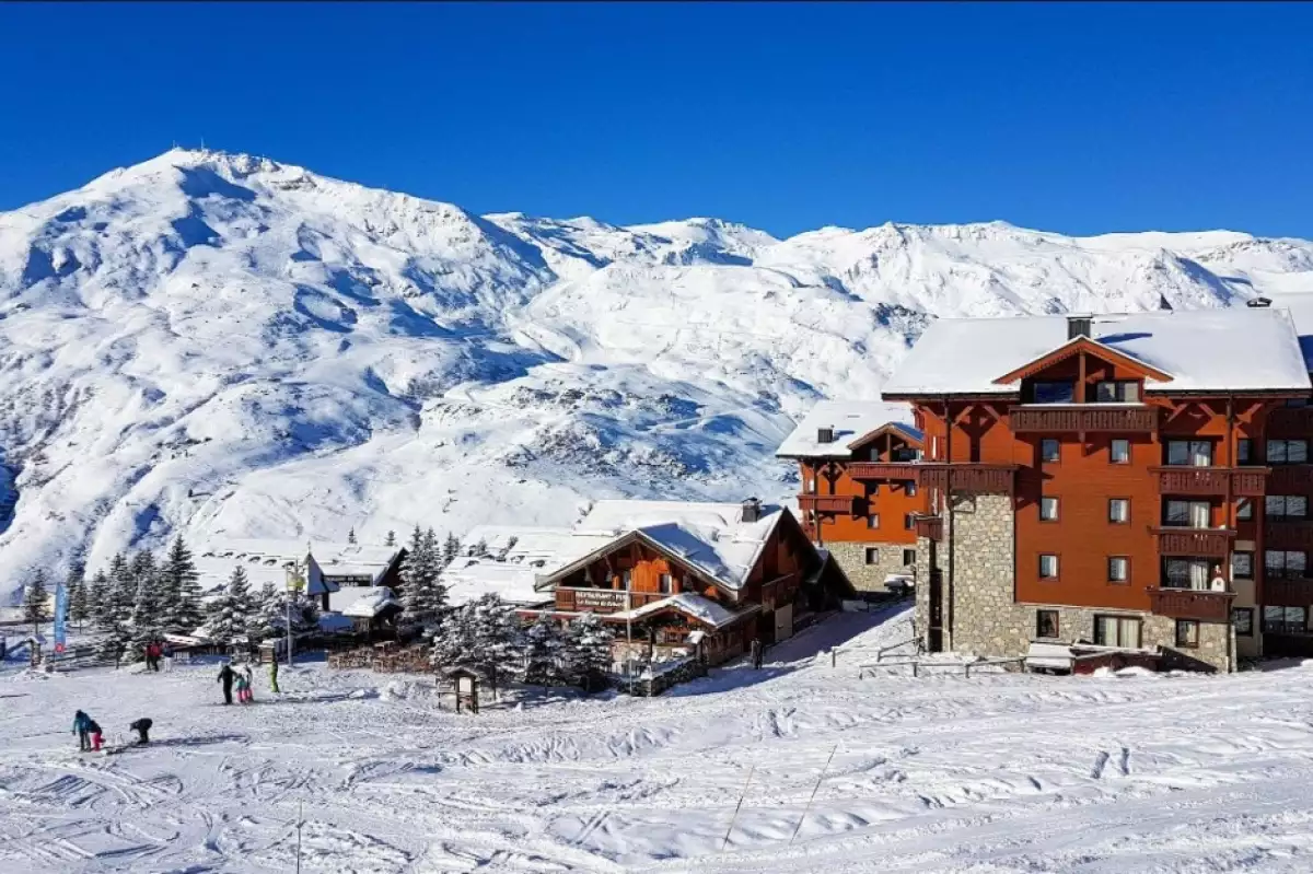 Lewis Hamilton pasa sus vacaciones en los Alpes suizos