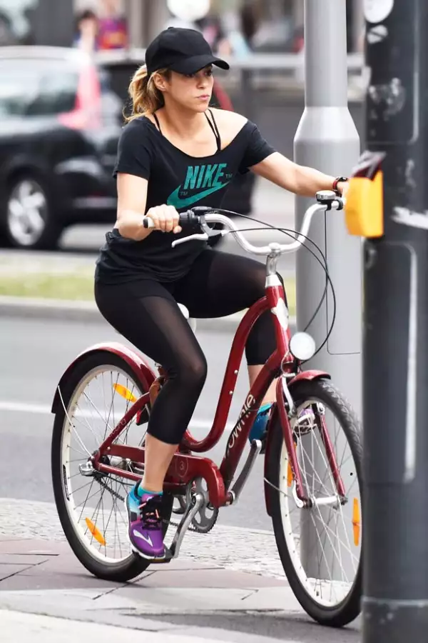 La cantante en su paseo en bici por las calles de Berlín.