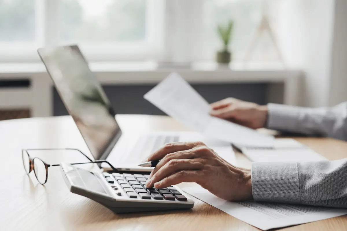 ¿Cuándo deberías contratar a un contador para manejar tus finanzas y obligaciones fiscales?