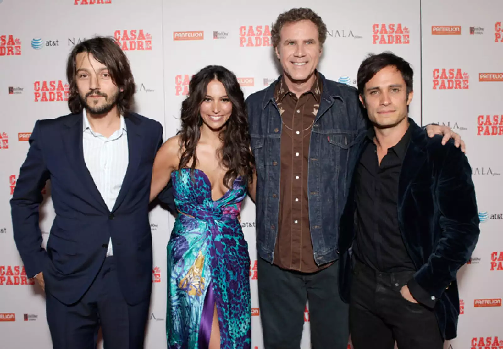 Diego Luna, Génesis Rodríguez, Will Ferrell y Gael García.