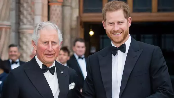 El rey Carlos III y el príncipe Harry siguen distanciados