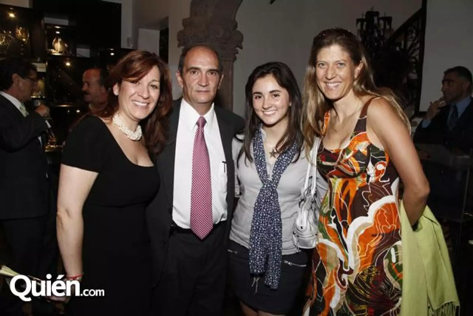 Nora Gómez,Fernando González,Regina González y Karla Wheelock