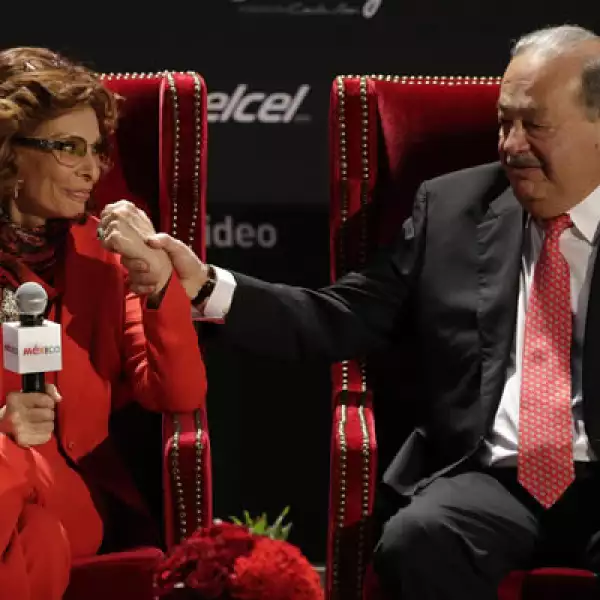 La diva italiana y Carlos Slim cortaron este jueves el listón inaugural de la muestra "Sofía Loren. México. Ayer, hoy y mañana",  en el Museo Soumaya. Muestra fotográfica en honor de la actriz.