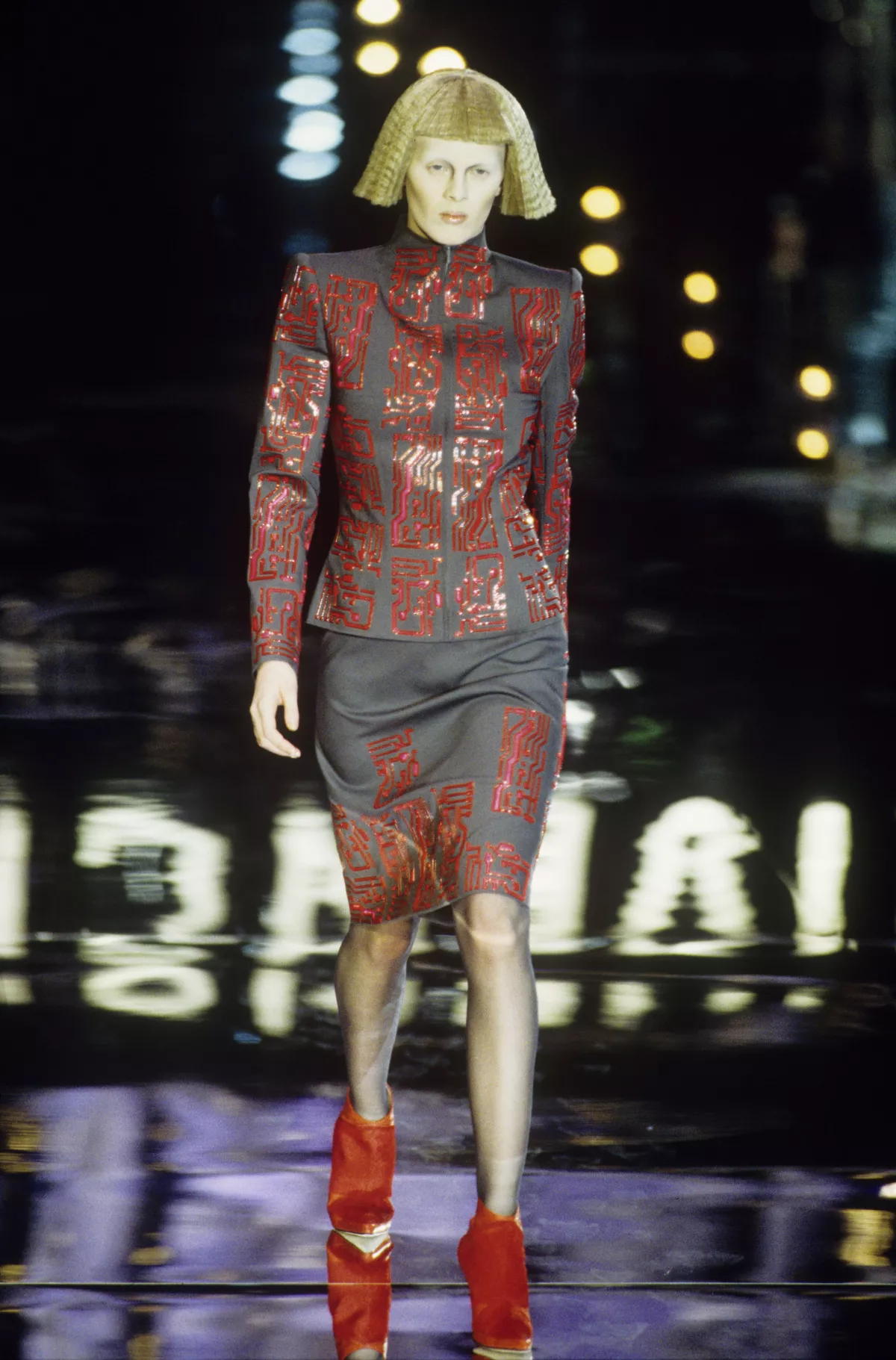 La colección 1999 ready-to-wear de Givenchy por Alexander McQueen. 