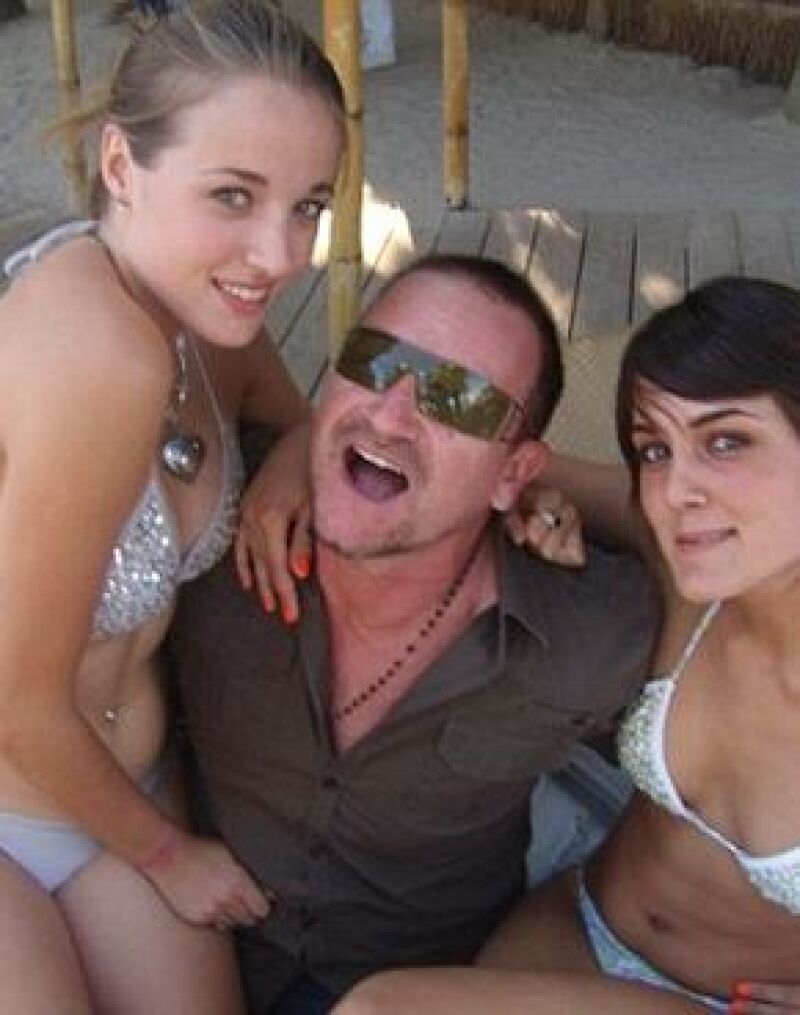 Durante su estancia en Saint Tropez, el vocalista de U2 fue visto con dos chicas de 19 años.