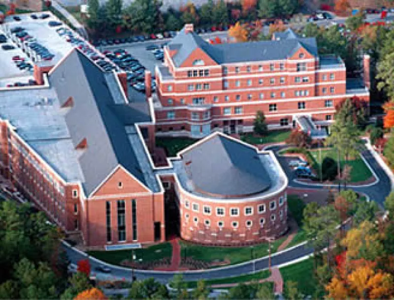 El programa de dos años, MBA@UNC, contendrá sesiones con video, conferencias archivadas y simulaciones. (Foto: Fortune)