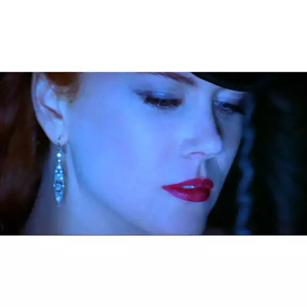 Moulin Rouge?Los labios de Satine no sólo hicieron suspirar al bohemio Christian en el París de 1900, si no que nos deleitó a todos con uno de los mejores musicales del cine.