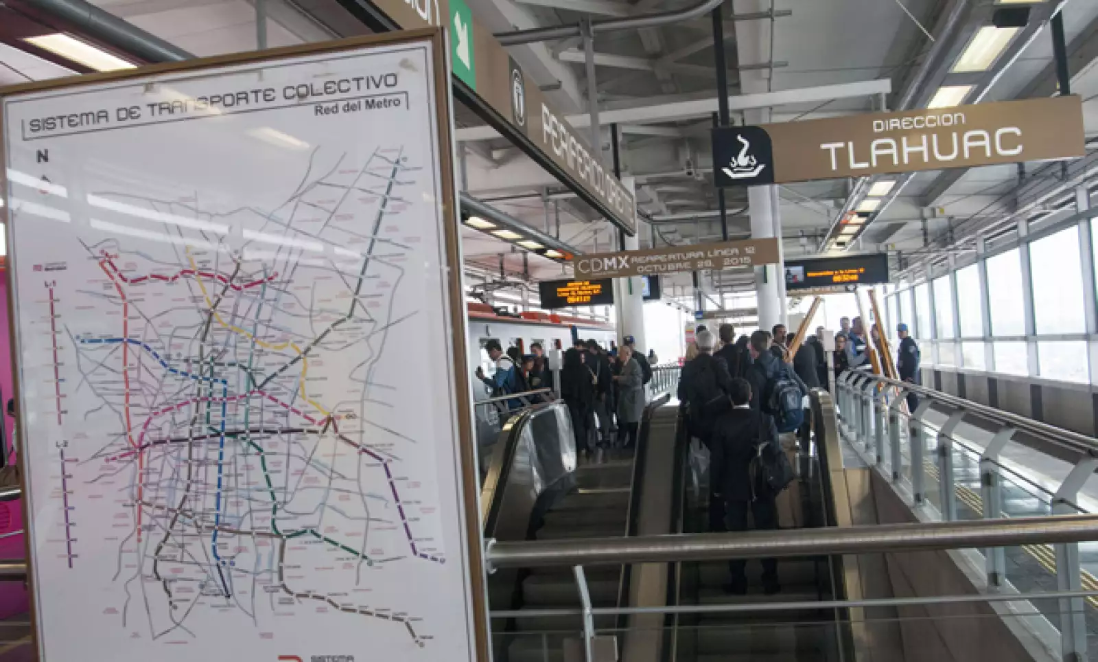 El cierre de las estaciones en marzo del año pasado se dio debido a los riesgos por fallas estructurales.