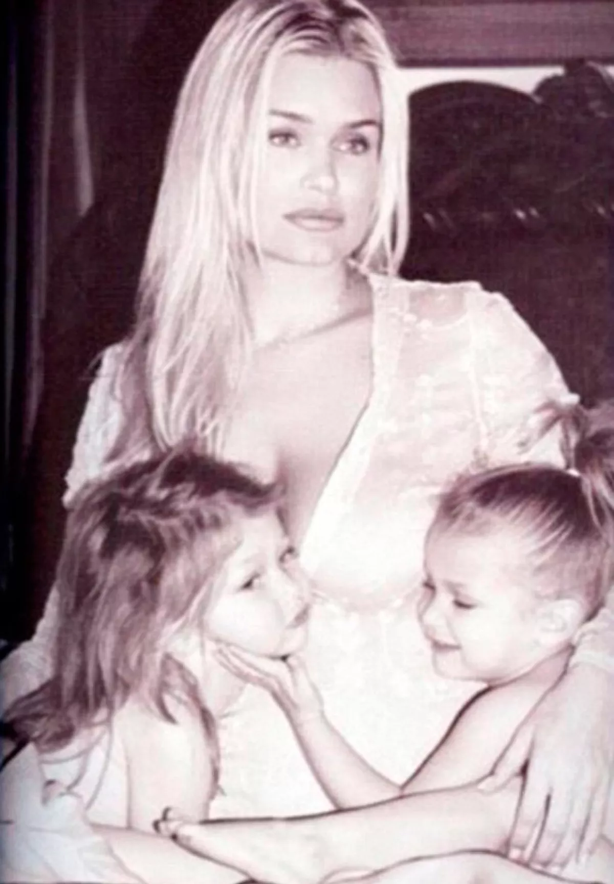 La mamá de los tres jóvenes también fue modelo.
