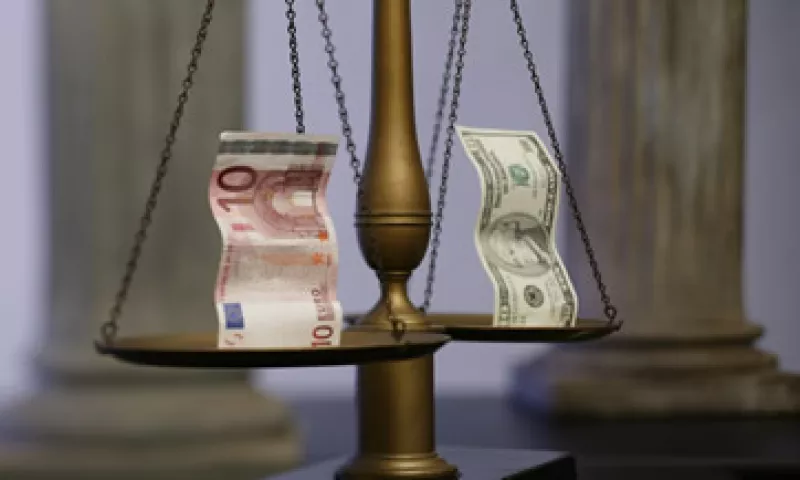 La posibilidad de que EU consiga evitar la recesión y la crisis en Europa son dos factores entre los que operará el tipo de cambio en el corto plazo. (Foto: Thinkstock)