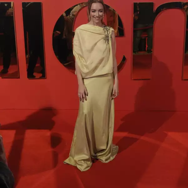 Para continuar, a la alfombra roja también asistió Regina Blandón, quien deslumbró con su vibrante personalidad. Y la cámara del VIVO X300 Pro estuvo ahí para comprobarlo.