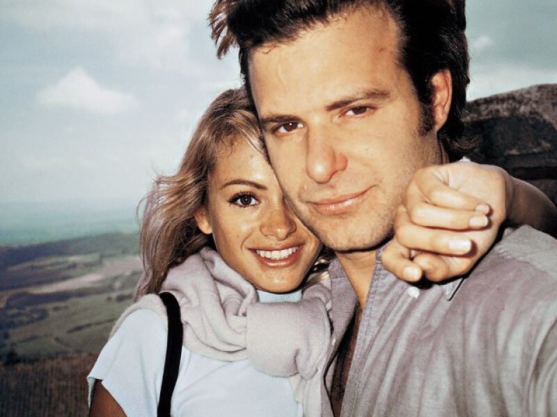 Paulina Rubio y Ricardo Bofill iniciaron su noviazgo a principios de 1995. En diciembre de 1999 celebraron una ceremonia nupcial representativa en Mali, África. Luego de nueve años de noviazgo, la relación terminó a principios del 2004. Actualmente la can