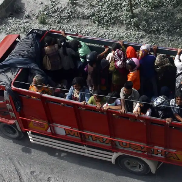 habitantes de indonesia son evacuados