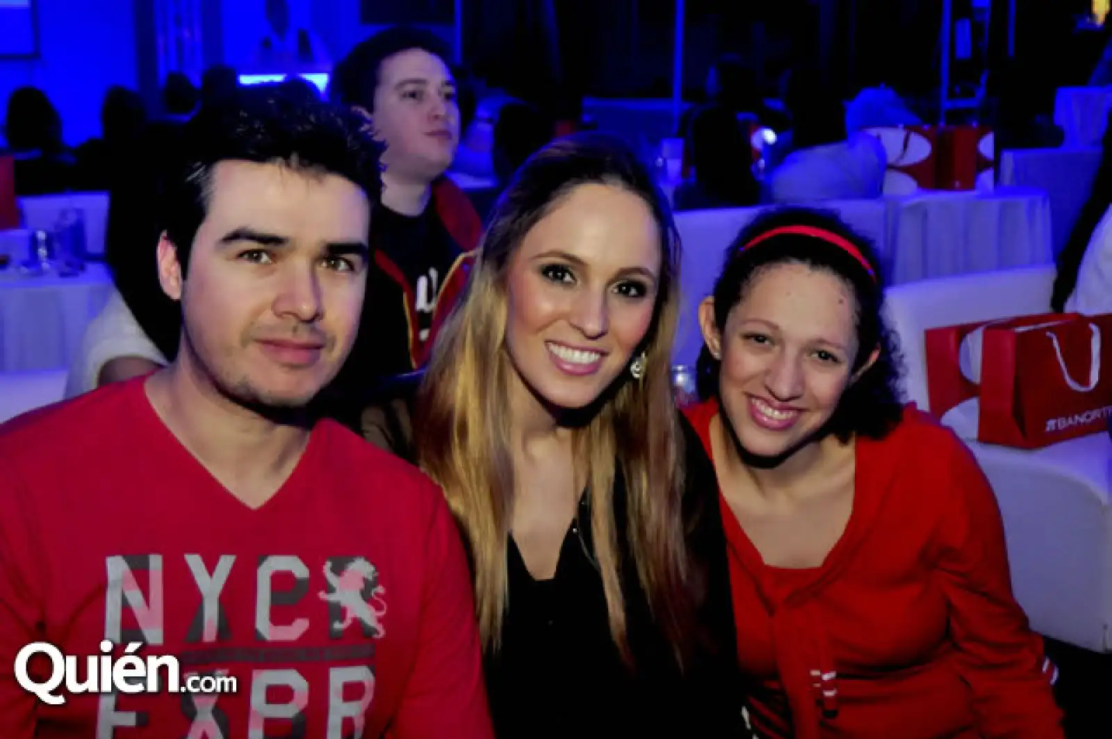 Fabricio Flores con Andrea y Mariel Vidal