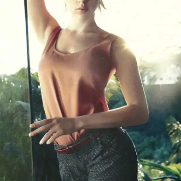 Scarlett Johansson, de 26 años, quien también ha sido modelo para la marca de ropa Mango, se suma en el número 14 al listado de las mujeres más hot.
