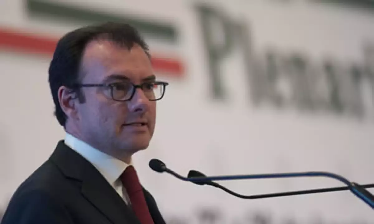 Videgaray entregó este viernes el Paquete Económico al Congreso. (Foto: Cuartoscuro)