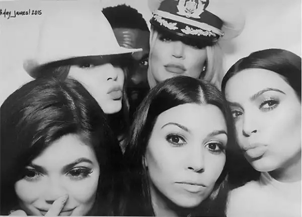 Las hermanas Kardashian-Jenner llevan al parecer una gran relación con el basquetbolista con el que se relaciona a Khloé.