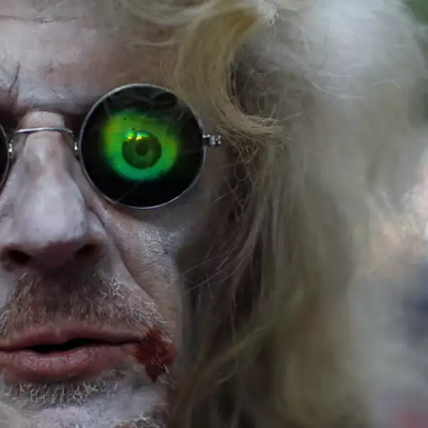 Los activistas duermen en colchones inflables, usan computadoras Mac y tocan tambores como parte de sus expresiones públicas.