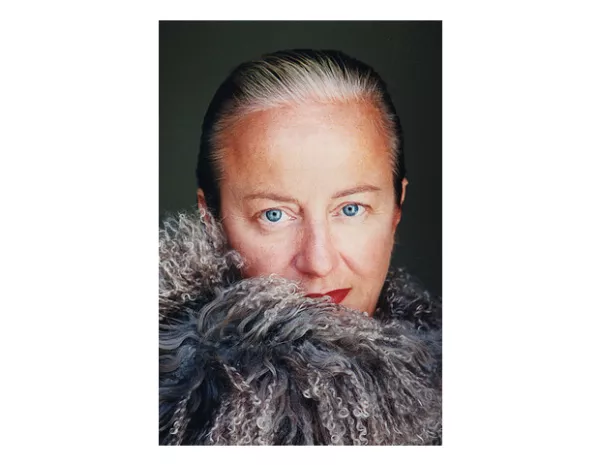 Dedicada a pronosticar tendencias, es la coolhunter más solicitada por firmas internacionales como Lacoste, L'Oréal, Coca Cola y Disney.