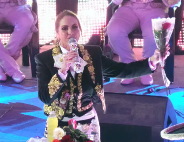 Temas de José Alfredo Jiménez y Juan Gabriel también sonaron en la velada.