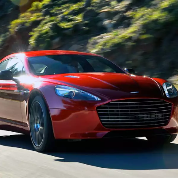 La pureza del diseño, la ejecución de precisión  y exquisita calidad, son  temas clave de  la  nueva gama  Vanquish,así como su suave y esculpida piel exterior de fibra de carbono. La fusión de lo estético y funcional son cruciales.