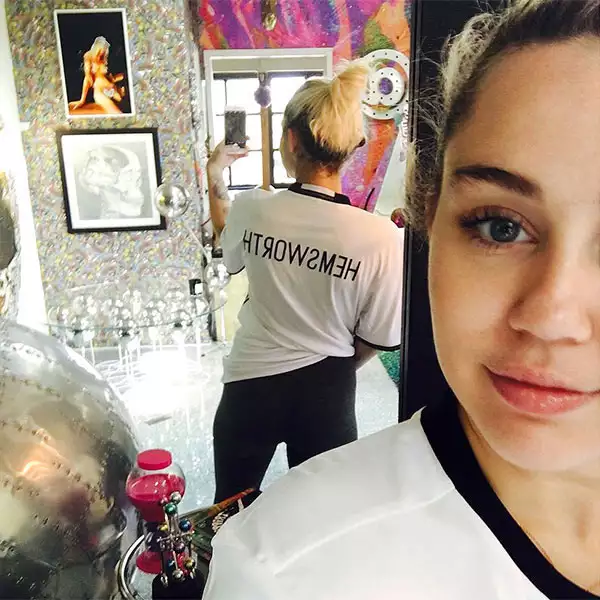 La cantante compartió una foto en Instagram demostrando cuánto quiere a su prometido.