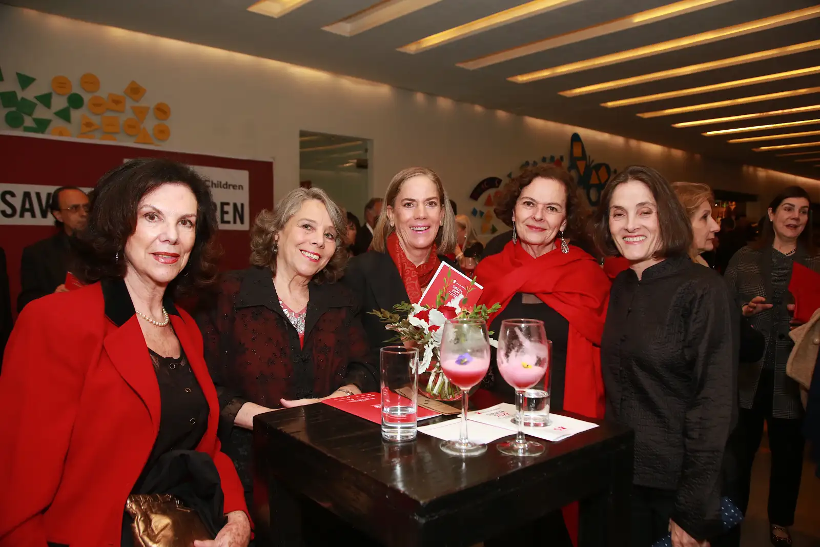 CENA EN ROJO
