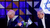 El presidente de los Estados Unidos, Joe Biden, asiste a una reunión con el primer ministro israelí Benjamin Netanyahu, mientras visita Israel en medio del conflicto en curso entre Israel y Hamas, en Tel Aviv, Israel, el 18 de octubre de 2023.