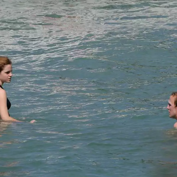 Ni cuando se metieron al mar se dieron muestras de cariño.