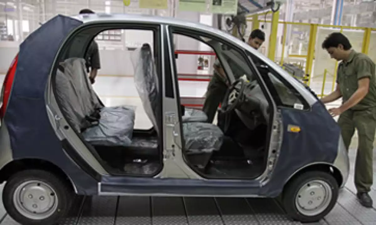 El aspecto distintivo del Nano es que tiene un motor trasero de 624 centímetros cúbicos y es espacioso. (Foto: AP)