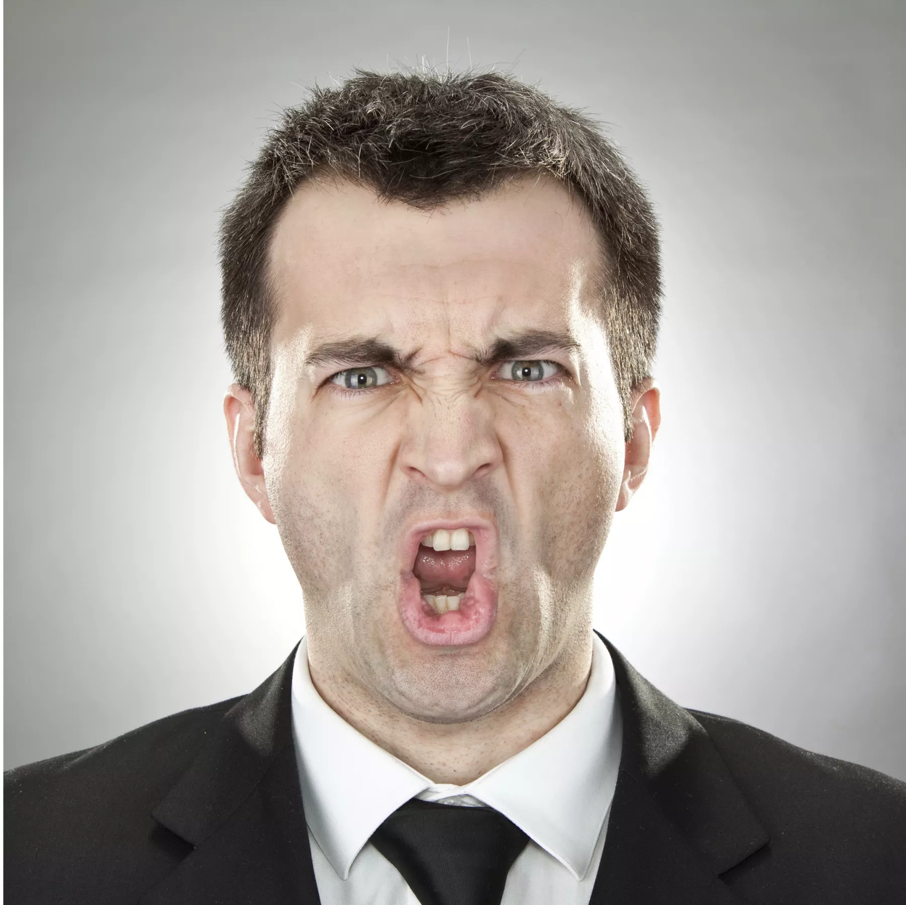 la forma en la que se dirige a los colaboradores puede perjudicar el desempeño del equipo.