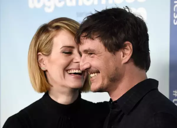 Sarah Paulson ajudou a financiar carreira de Pedro Pascal