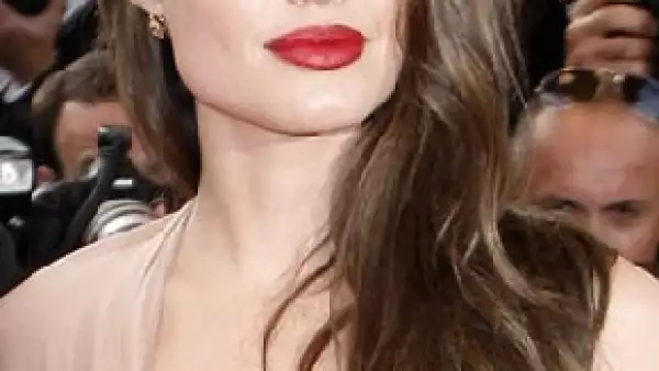 La actriz recorrió varias salas del hospital Darío Contreras en Santo Domingo, sobre todo el área infantil, informó el vocero médico Darío Mañón.