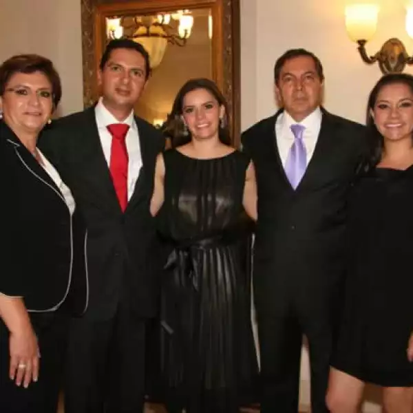 Premio Anáhuac a Laura Barrera Fortoul (Directora General DIF Edo. de México)