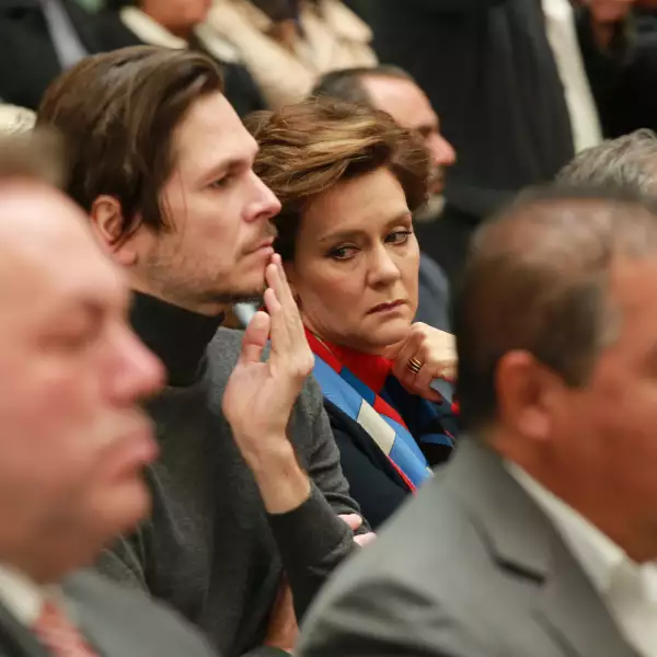 HOMENAJE A MARIE THÉRÈSE HERNAND DE ARANGO