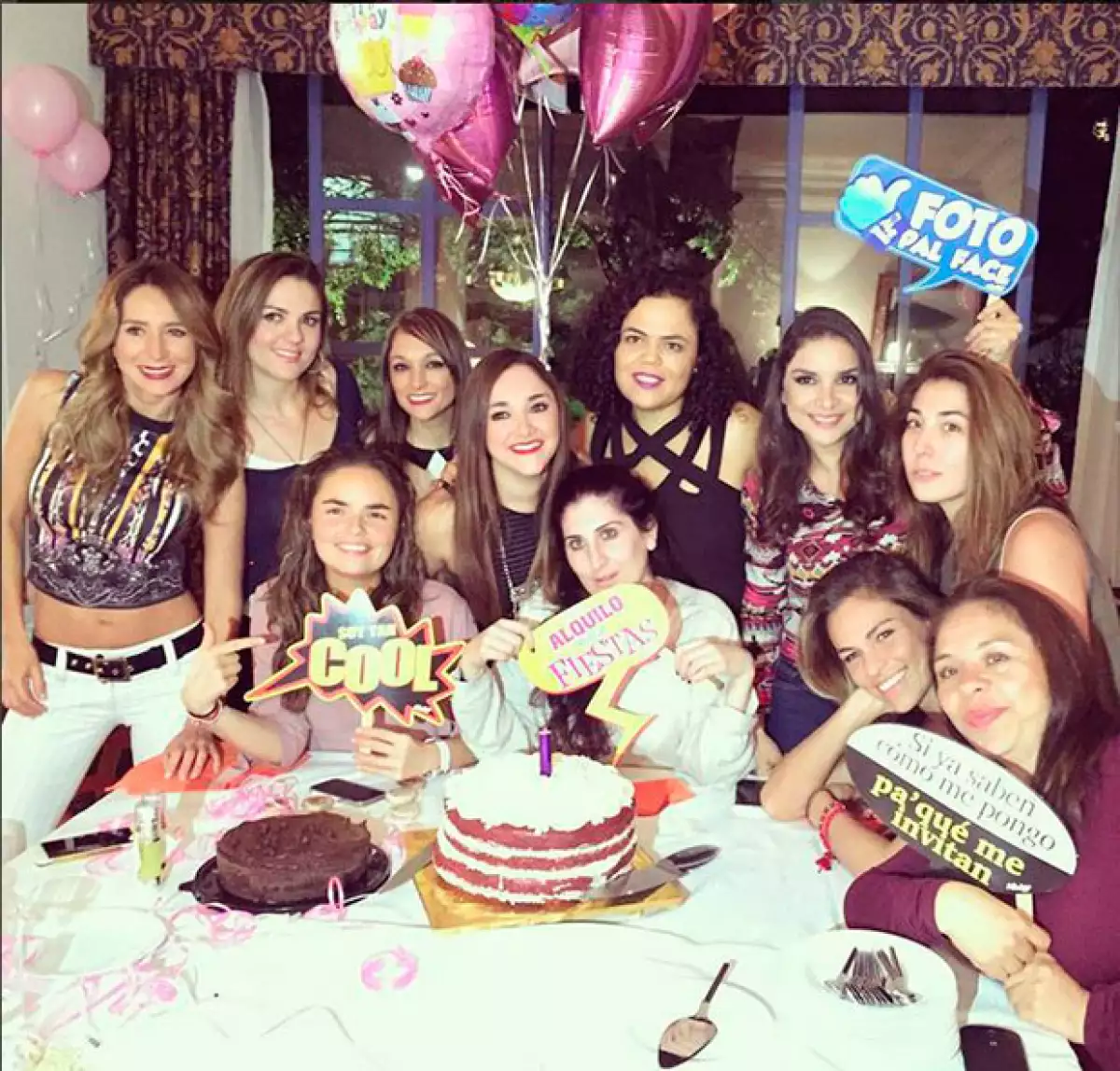La actriz inició las celebraciones por su cumpleaños 30 con una reunión a la que asistieron Zoraida Gómez y Geraldine Bazán.