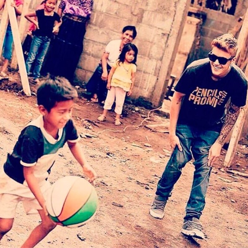 Justin Bieber también es un famoso comprometido con la infancia.