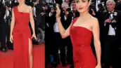 Salma Hayek llegó a la presentación de ‘II Gattopardo’ con un vestido con georgette de seda escarlata, bordado con detalles en vidrio rojo y cuentas de la línea Gucci Premiere.