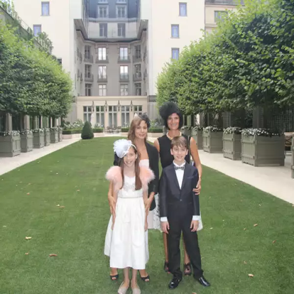 Anyk y Axel Madrazo con sus madrinas Audrey Delaunay y Maricarmen Nuñez Bascuñana