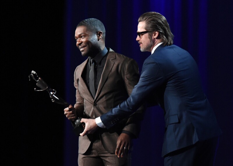 Brad Pitt entregó el premio Breakthrough Performance al actor inglés David Oyelowo, por su actuación en la película Selma.