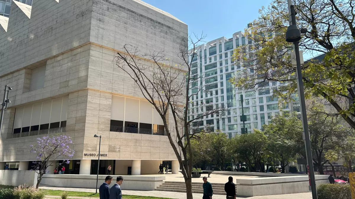 Foto de la fachada del Museo Jumex en CDMX.