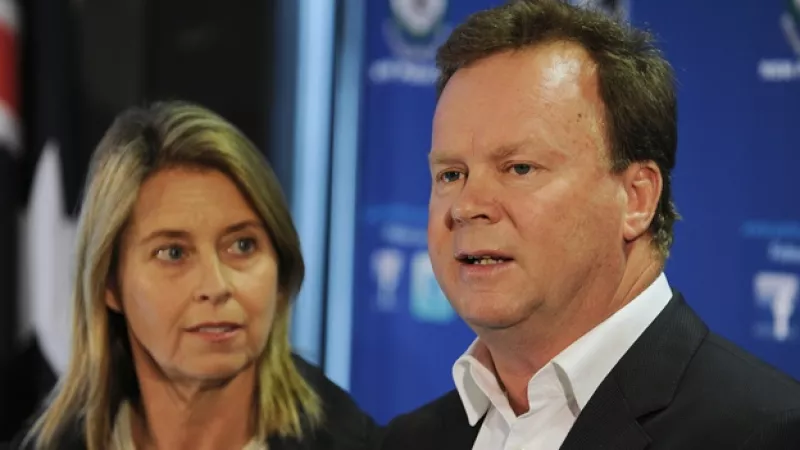 Belinda y Bill Pulver dan una conferencia