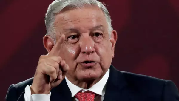 FILE PHOTO: Analysis-Mexico president puts unity first to broker compromise in succession race