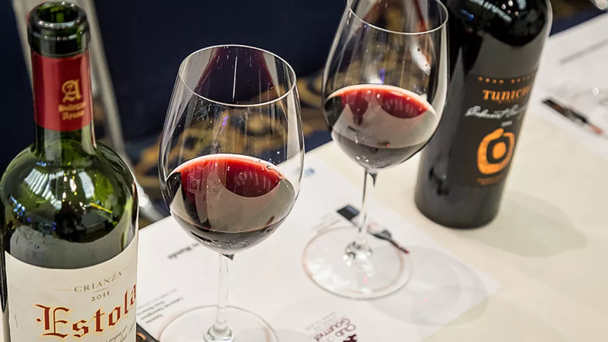 Los asistentes pudieron degustar exquisitos vinos. 