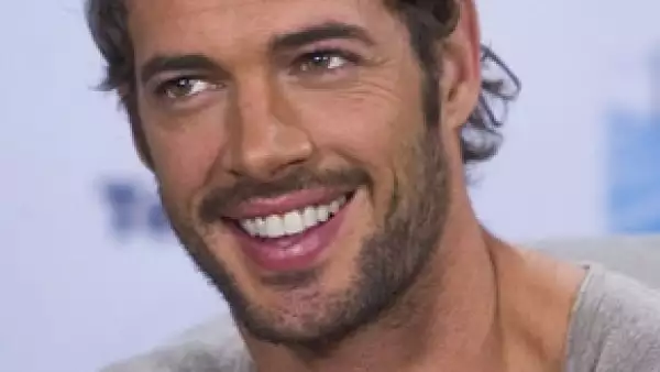 El actor quiso decir que estaba de regreso en Veracruz para continuar con las grabaciones de `La Tempestad´, sin embargo, su celular le hizo una broma y escribió un mensaje confuso.